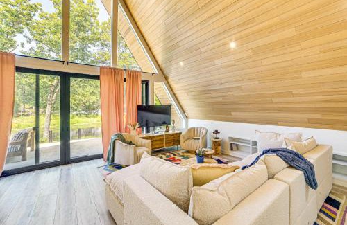 Malakoff Casa | A-Frame Cabin with Deck Near Cedar Creek Lake