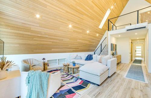 Malakoff Casa | A-Frame Cabin with Deck Near Cedar Creek Lake