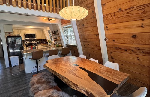 Carnelian Bay Cabina | A-Frame- Fenced Backyard, Pet OK, Walk2Beach, Hot Tub, Near Northstar/ Palisades