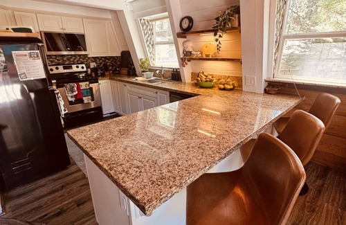 Carnelian Bay Cabina | A-Frame- Fenced Backyard, Pet OK, Walk2Beach, Hot Tub, Near Northstar/ Palisades
