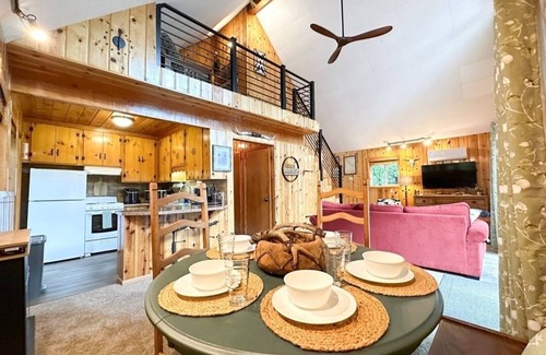 Lakeside Cabina | A-frame in Lakeside - King Bed, gas firepit, fenced yard
