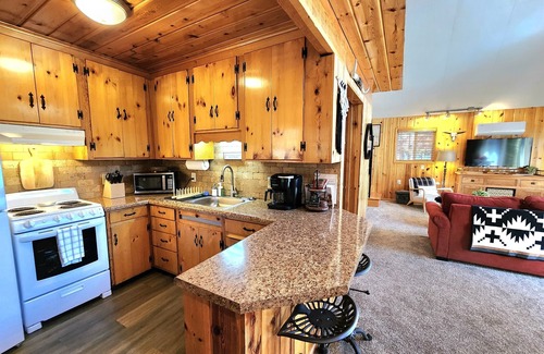 Lakeside Cabina | A-frame in Lakeside - King Bed, gas firepit, fenced yard