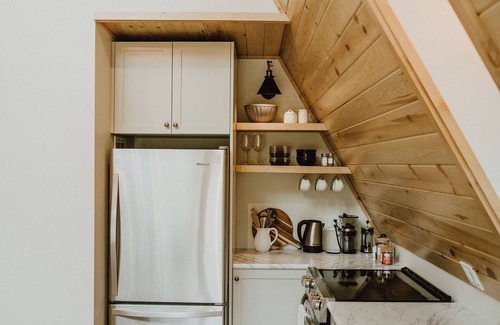 Arnes Cabaña | A-Frame in the Pines. *Hot tub, wood stove, backyard oasis!*