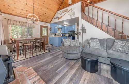 Arnold Cabina | A-Frame of Mind - Beautiful Tri-Level 4 Bedroom 3 Bath in Arnold w/ Gameroom