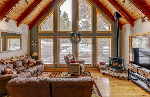 McCall Casa | A-Frame of Mind - Hot Tub - Pet-friendly - Trailer Parking - Wildlife - Quiet - Riverwalk access