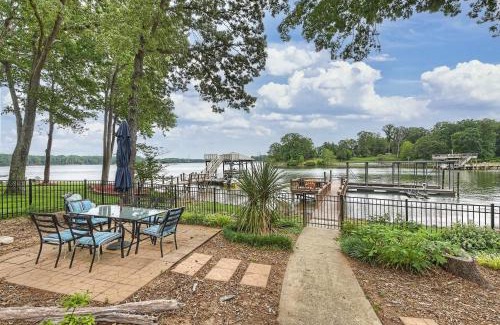 Lake Norman of Catawba Casa | A Frame of Mind by AvantStay Private Dock View
