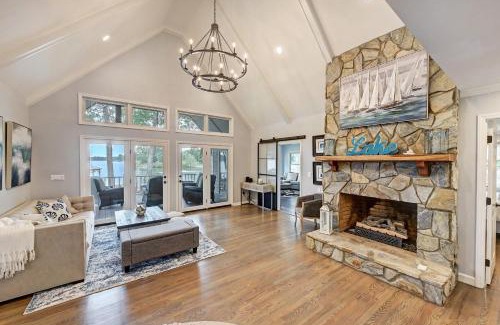 Lake Norman of Catawba Casa | A Frame of Mind by AvantStay Private Dock View