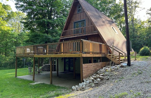 Bellmore Casa | A- frame on 5 acres 5 mins from large lake.