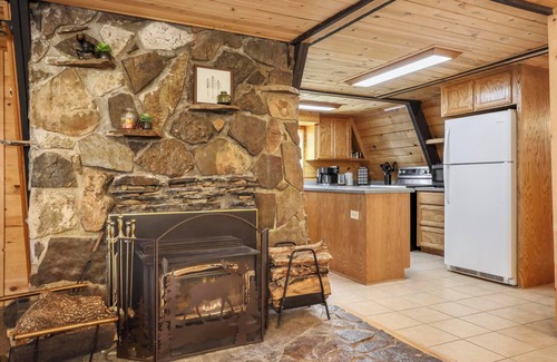 Whispering Pines Cabina | A-Frame On The Rocks. Hot Tub. Payson. Waterwheel.