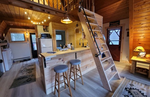 Luther Cabina | A-Frame Secluded Riverfront Outdoor shower
