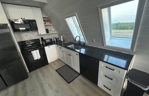 Garvin County Cabina | A-Frames at Harmony Hills, Exotic Animal Jeep Tours, Hot Tub, 320 Acre Ranch