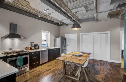 Downtown Greensboro Condominio | A Friendly Staycation - Downtown Condo Close to City Amenities