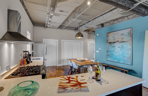 Downtown Greensboro Condominio | A Friendly Staycation - Downtown Condo Close to City Amenities
