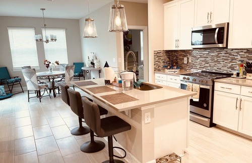 Venice Casa | A fully furnished sun filled new home built in 2022 perfect beach retreat.