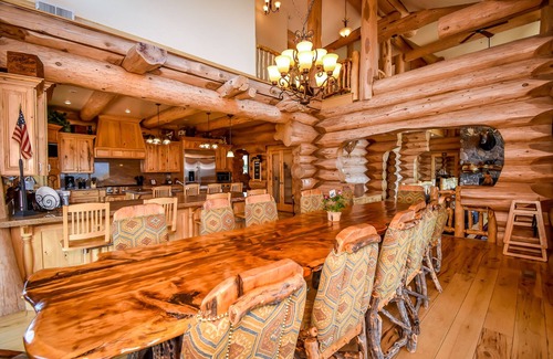 Pine Valley Cabina | El lugar para celebrar su próxima reunión familiar: para 36+