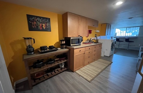 Southeast Magnolia Casa | Una joya en la ciudad de Emerlad - Habitación espaciosa en el corazón de la ciudad