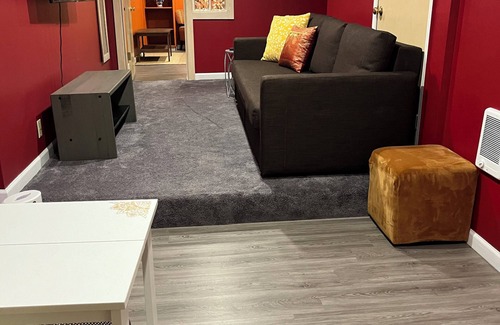 Southeast Magnolia Casa | Una joya en la ciudad de Emerlad - Habitación espaciosa en el corazón de la ciudad
