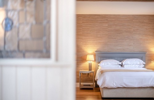 Chelmondiston Cabaña | 1 bedroom accommodation in Chelmondiston, near Ipswich