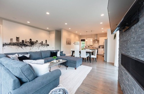 McFerrin Park Casa | A Gorgeous Luxury Home 5 minutes to Broadway/Downtown