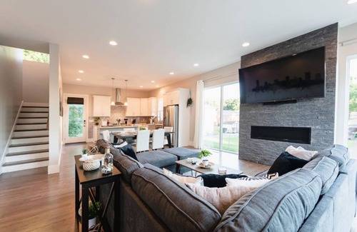 McFerrin Park Casa | A Gorgeous Luxury Home 5 minutes to Broadway/Downtown