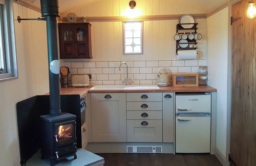 Ventnor Cabaña | A gorgeous Shepherd’s Hut with stunning views, hot tub and indoor pool.