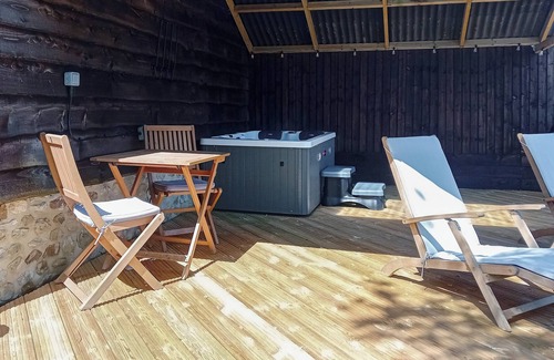 Ventnor Cabaña | A gorgeous Shepherd’s Hut with stunning views, hot tub and indoor pool.
