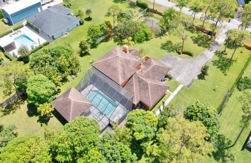 Hunt Club Casa | A gorgeous Villa with an amazing Pool and Pond!
