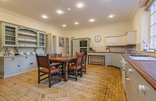 East Dereham Cabaña | A grand 11 bedroom Victorian property, which sleeps 26 people.