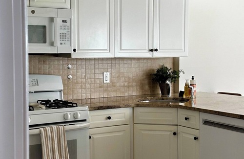 Spring Lake Casa | “A great family house!” in Spring Lake! 3 blocks from South End Pavilion.