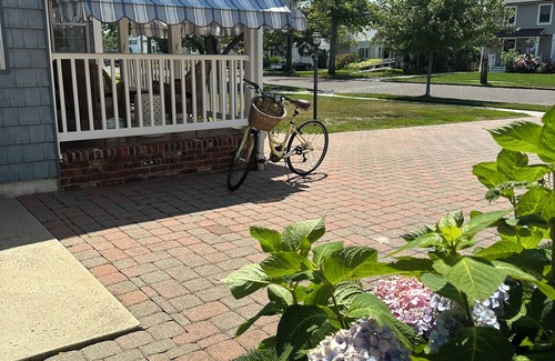 Spring Lake Casa | “A great family house!” in Spring Lake! 3 blocks from South End Pavilion.