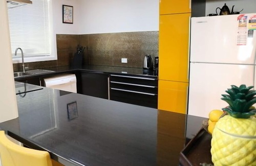 Henley Beach Casa | A Great Family Place en Henley Beach - Mascotas ✅ en frente del parque, elegante y confortable