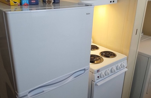 Alexandria Apartamento | A Happy Place! 1-bedroom apartment in lovely Alexandria with private parking