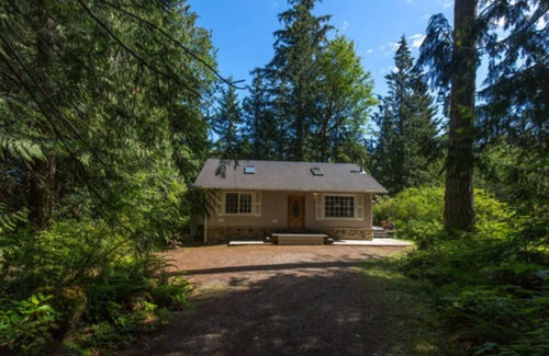 Port Angeles Cabaña | A Hidden Haven & Water Garden Cottages