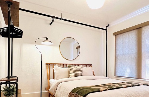 Sisters Cabaña | A Historic Inn, right in Downtown Sisters!The whole town at your doorstep