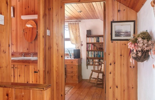 Sulby Cabaña | Close Taggart - Thie Lough