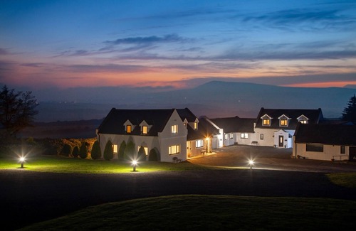 Mount Murray Cabaña | A holiday cottage that sleeps 4 guests in 2 bedrooms