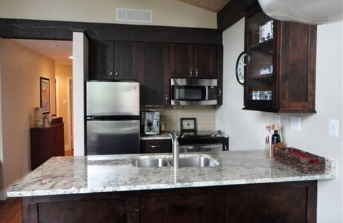 Warrior's Mark Condominio | ¡¡Un hogar lejos de casa!! 2b / 2b Condo, Great Location & Walk to Town!