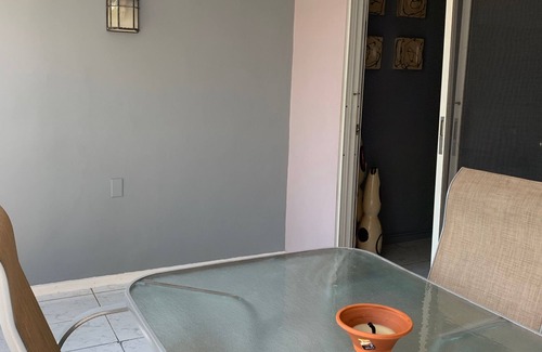 Willemstad Apartamento | Un hogar lejos del hogar en el Caribe, ubicado cerca de playas con una gran piscina.