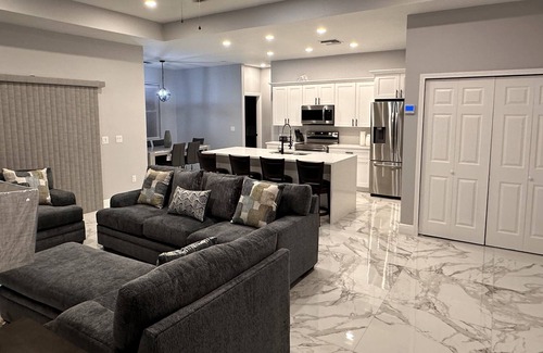 Jacarandas Casa | A HOME AWAY FROM HOME - Nestled in the quiet surroundings of Cape Coral Fl
