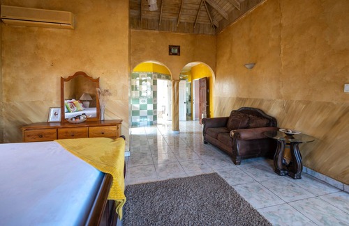 West Gate Hills Casa | A home fit for a King.