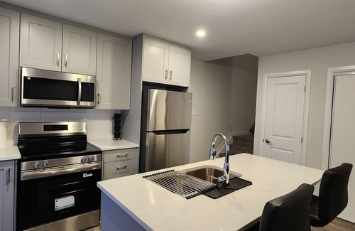 Kanata Lakes - Marchwood Lakeside - Morgan's Grant - Kanata Casa | A Hommy away from Home with Trails & all Amenities within 5mins drive!
