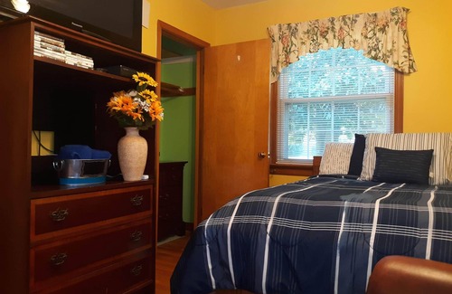 Dumbarton Cama Y Desayuno | A house full of steel balls and games