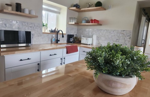 Logan Casa | A house in the heart of Logan with shops, restaurants, and experiences near.
