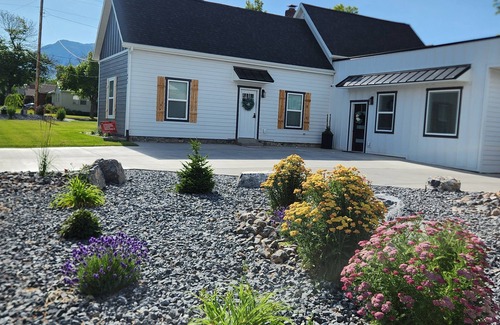 Logan Casa | A house in the heart of Logan with shops, restaurants, and experiences near.