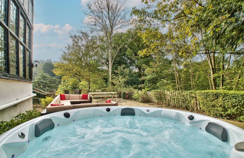 Builth Wells Casa | A house that sleeps 42 guests in 21 bedrooms