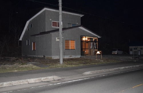 Suttsu Casa | A house with a panoramic view of the Sea - Blue 2001 / Suttsu-gun Hokkaidō