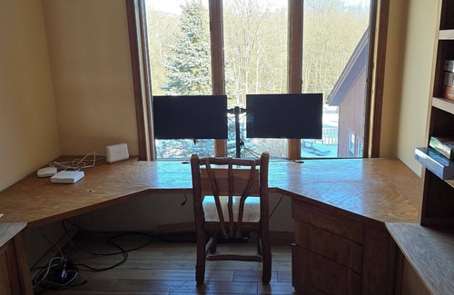 Stroudsburg Casa | A huge charming 3-bedroom house very close to many attractions in the poconos!