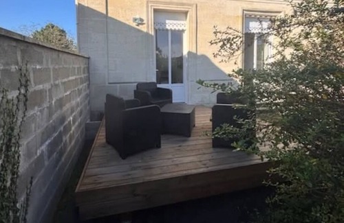 Saint-Medard-en-Jalles Casa | A.Karibu gîte near town center, 25min from Bordeaux and 45 from the ocean