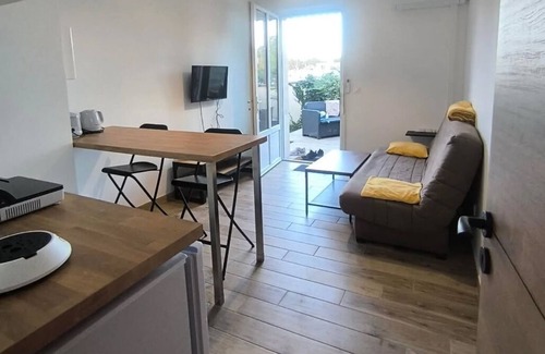 Saint-Medard-en-Jalles Casa | A.Karibu gîte near town center, 25min from Bordeaux and 45 from the ocean