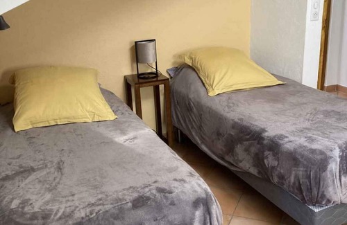 Lagorce Otro | A l'Ombre des Tilleuls, Les Lilas 4-person gîte for rent in quiet village